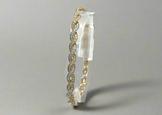 360 video of two-toned diamond interweaving tennis bracelet