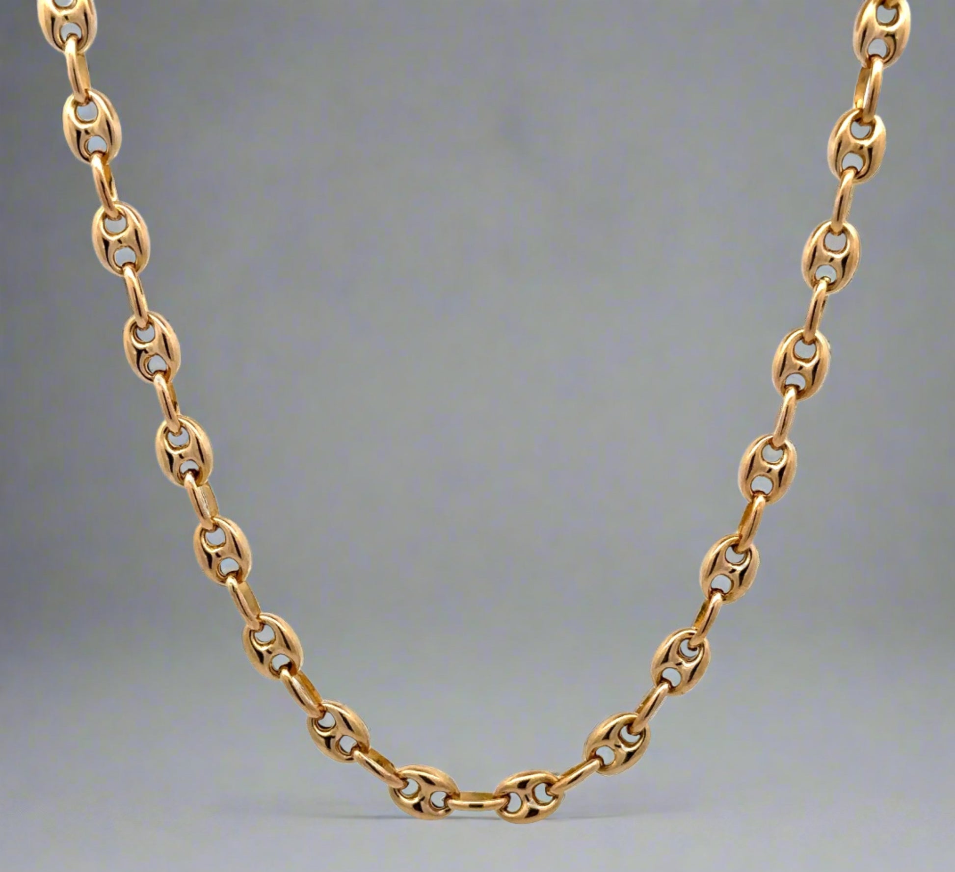360 video of yellow gold gucci link chain