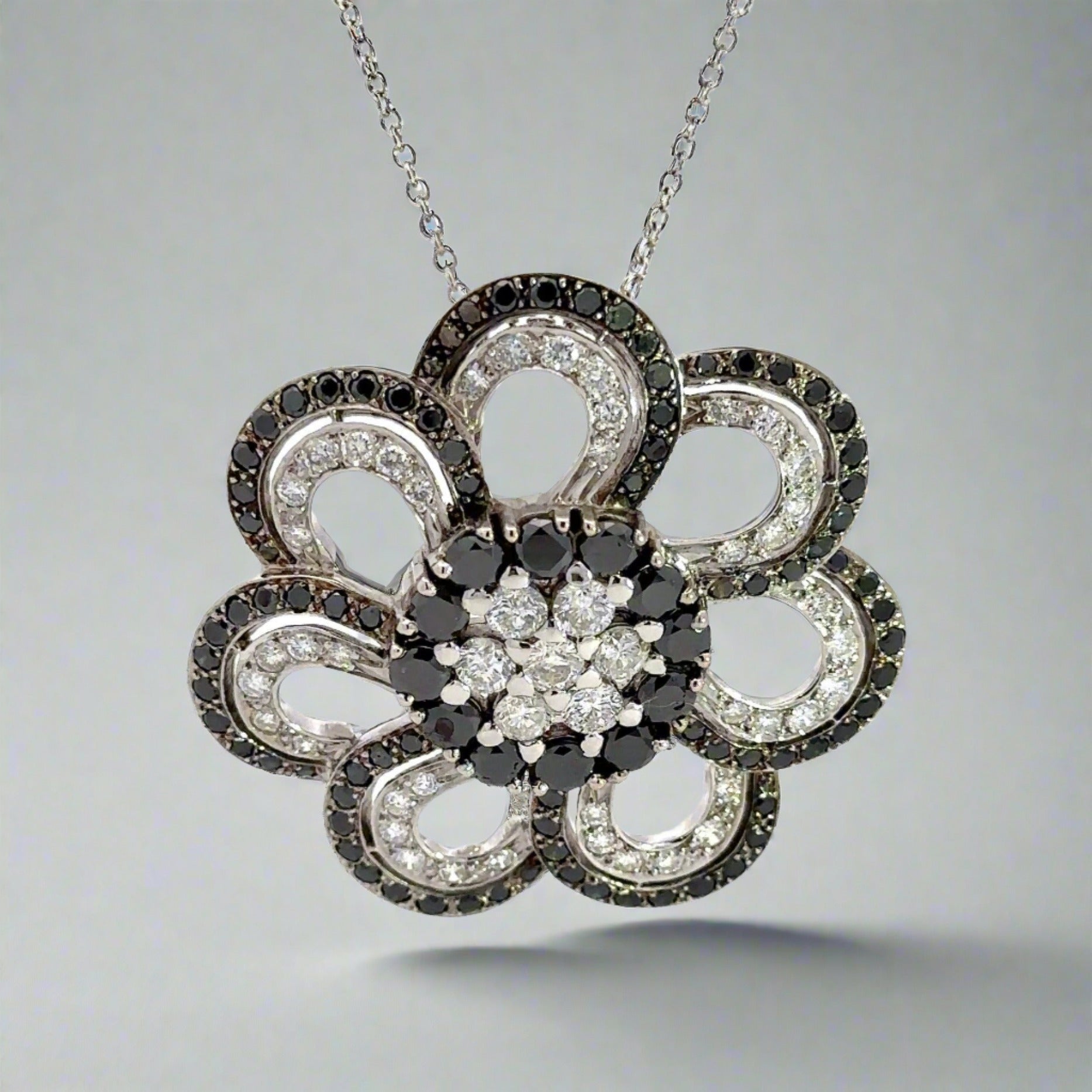 360 video of black and white diamond flower necklace