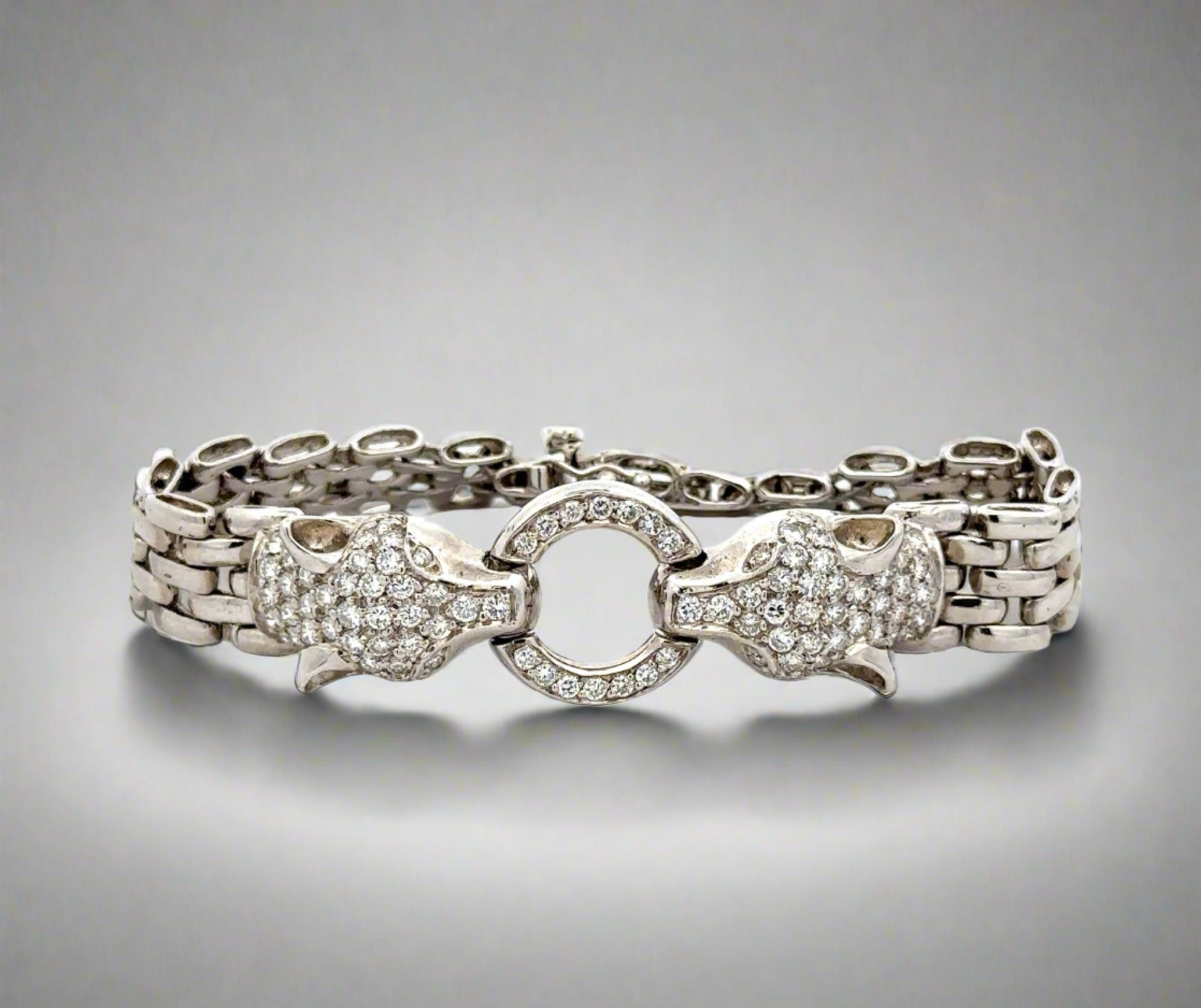 360 video of white gold diamond panther bracelet