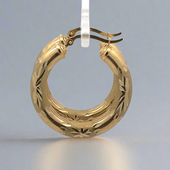 360 video of yellow gold brushed and polished design hoops