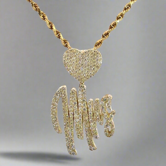 360 video of yellow gold rope chain an diamond mrs. pendant with heart
