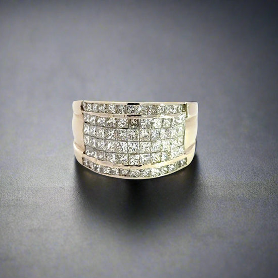 360 video of white gold ring with 6 rows of princess-cut diamonds
