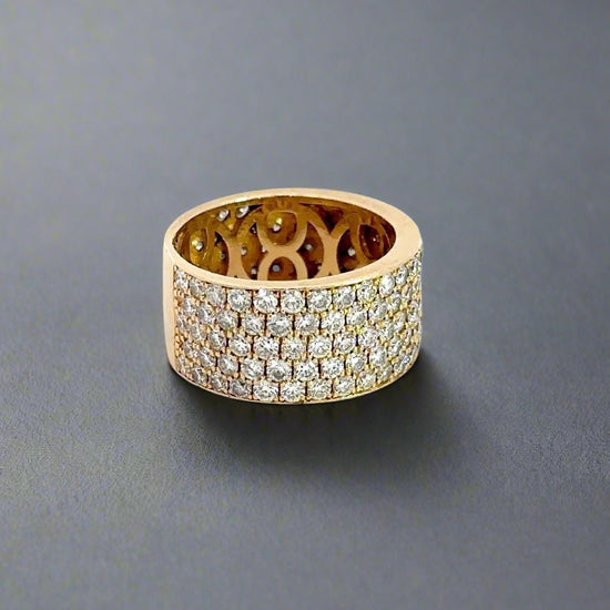 360 video of yellow gold 5 row diamond band ring