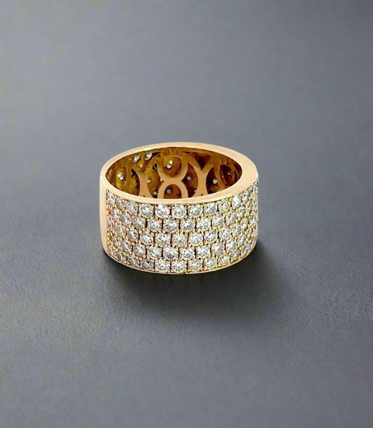 360 video of yellow gold 5 row diamond band ring