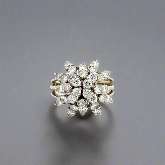 360 video of white gold diamond cluster ring