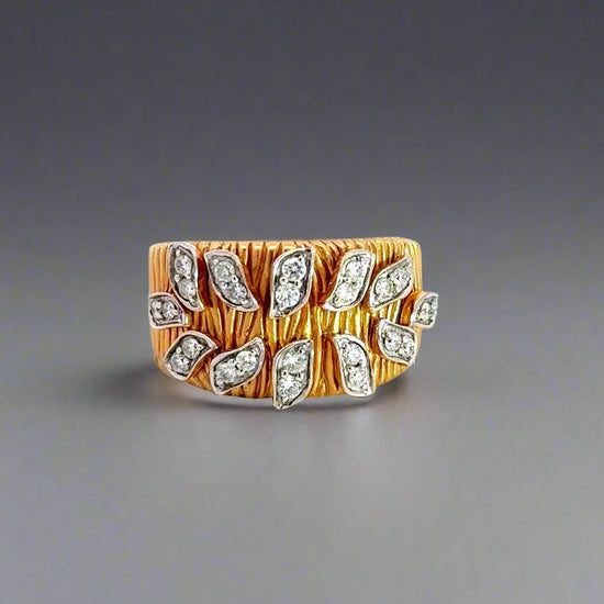 360 Video of 18K yellow gold diamond ring