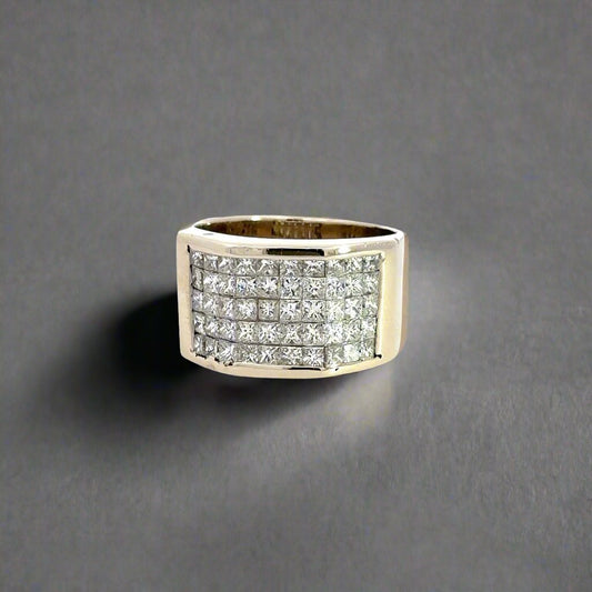 360 video of white gold band ring with 5 rows of princess-cut diamonds in the front.