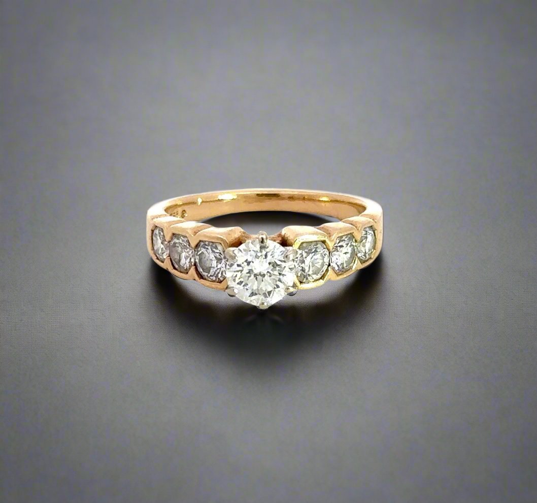 360 video of yellow gold round diamond ring with 7 stones