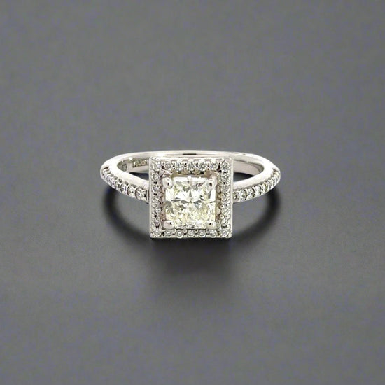 360 view of white gold diamond princess-cut ring