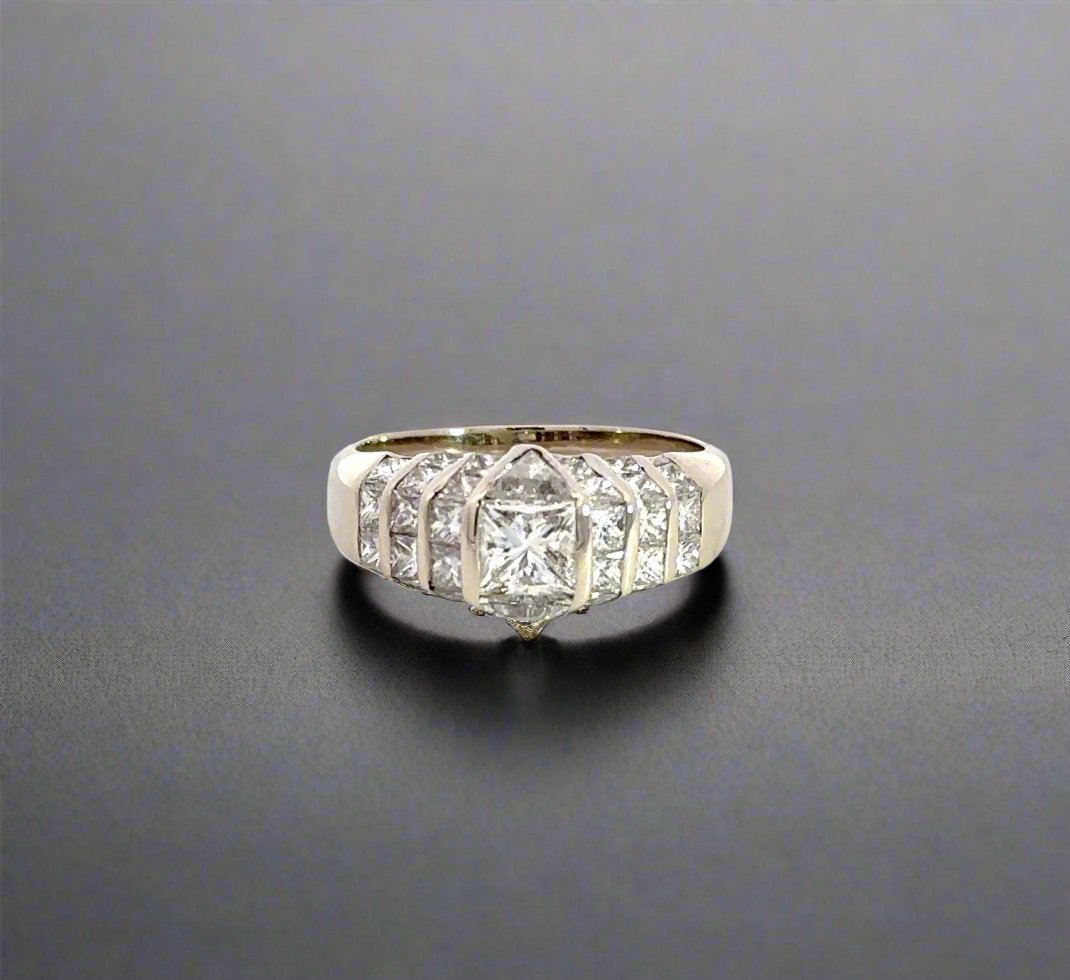 360 video of white gold ring with princess-cut diamonds