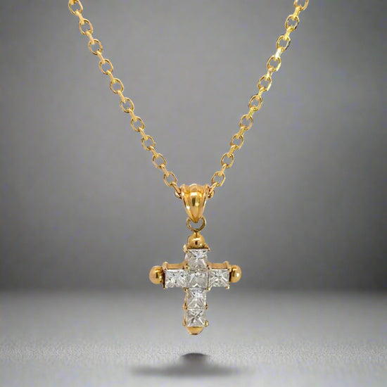 360 Video of Diamond Cross Necklace